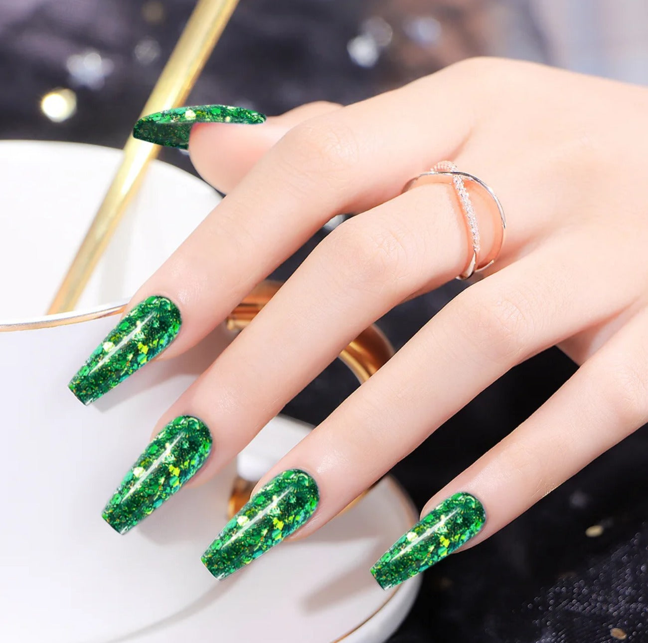 Gel Nail Art BLING Beautilux BHCD-06 : L'Éclat Vert Pailleté pour une French Reverse Audacieuse