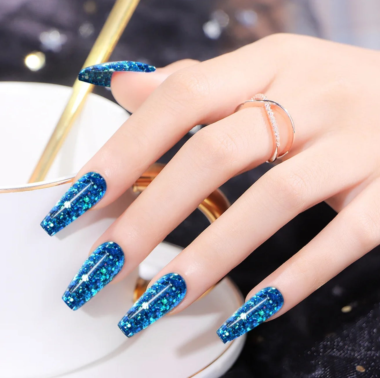 Gel Nail Art BLING Beautilux BHCD-02 : L'Essence de l'Éclat Bleu pour une French Reverse Glamour